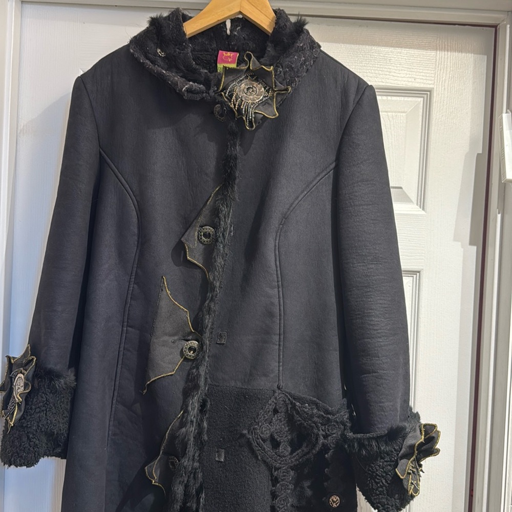 Save the queen women coat(  shearling), XL, worn, very good condition.